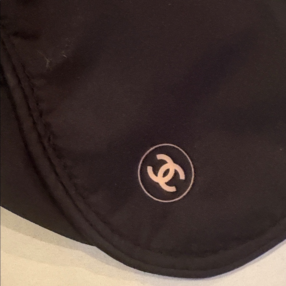 CHANEL Elegant Black Eye Mask - Picture 7 of 7
